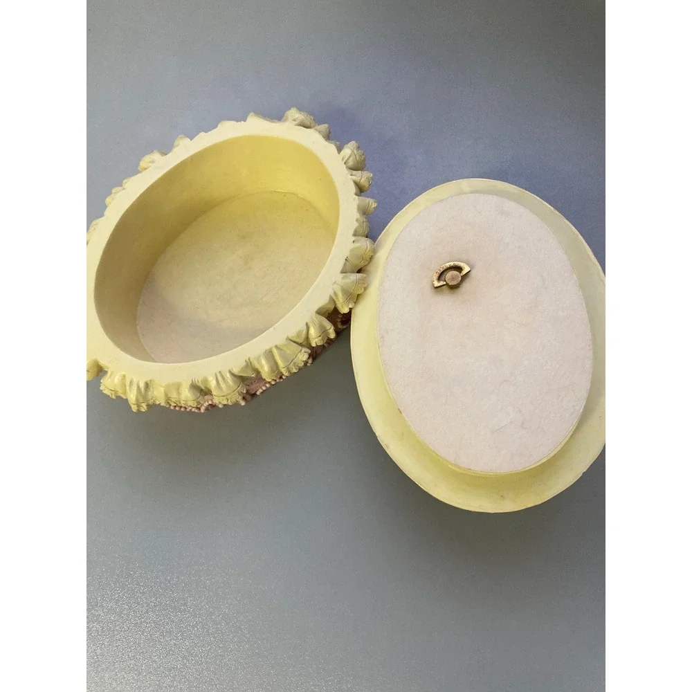 The San Francisco Music Box Company oval music